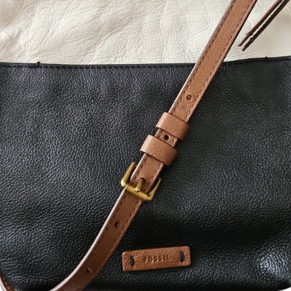 Black & White Leather Crossbody by Fossil - Picture 13 of 16